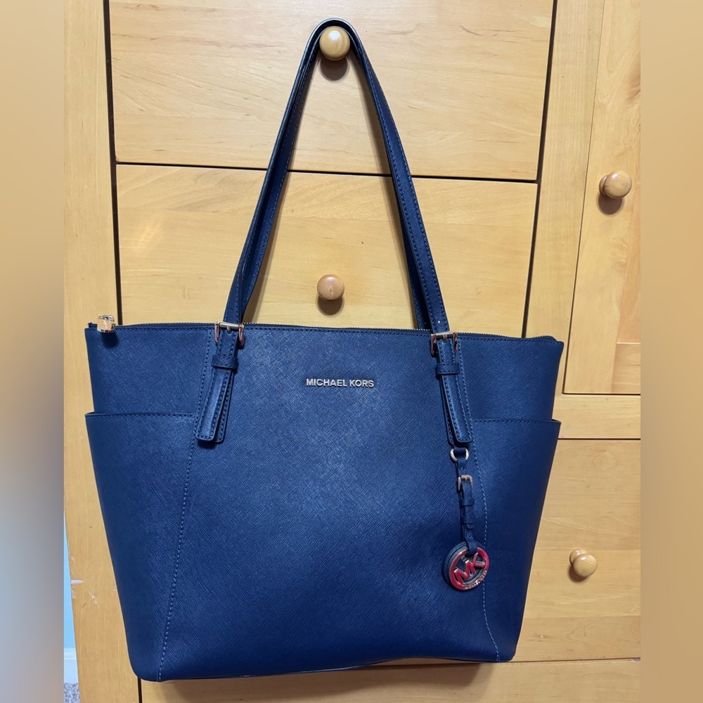 Michael Kors leather large top-zip tote! Navy blue